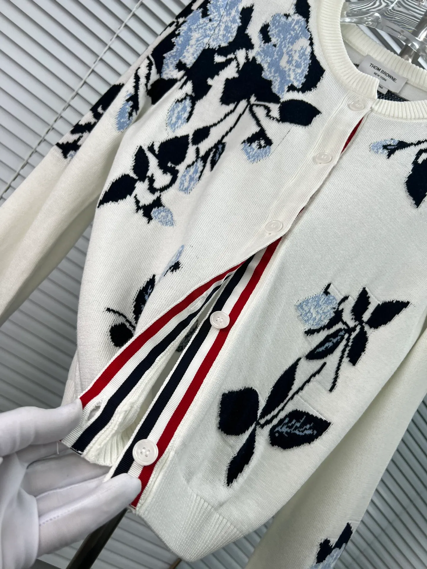 THOM BROWNE🇳🇱New Arrival ， ；Classic ， ； ， ； ， Quality ； ， - ** ：** - ** ：** - ** : **Light Blue White - **Sizes: **0.1.2.（S.M.L）